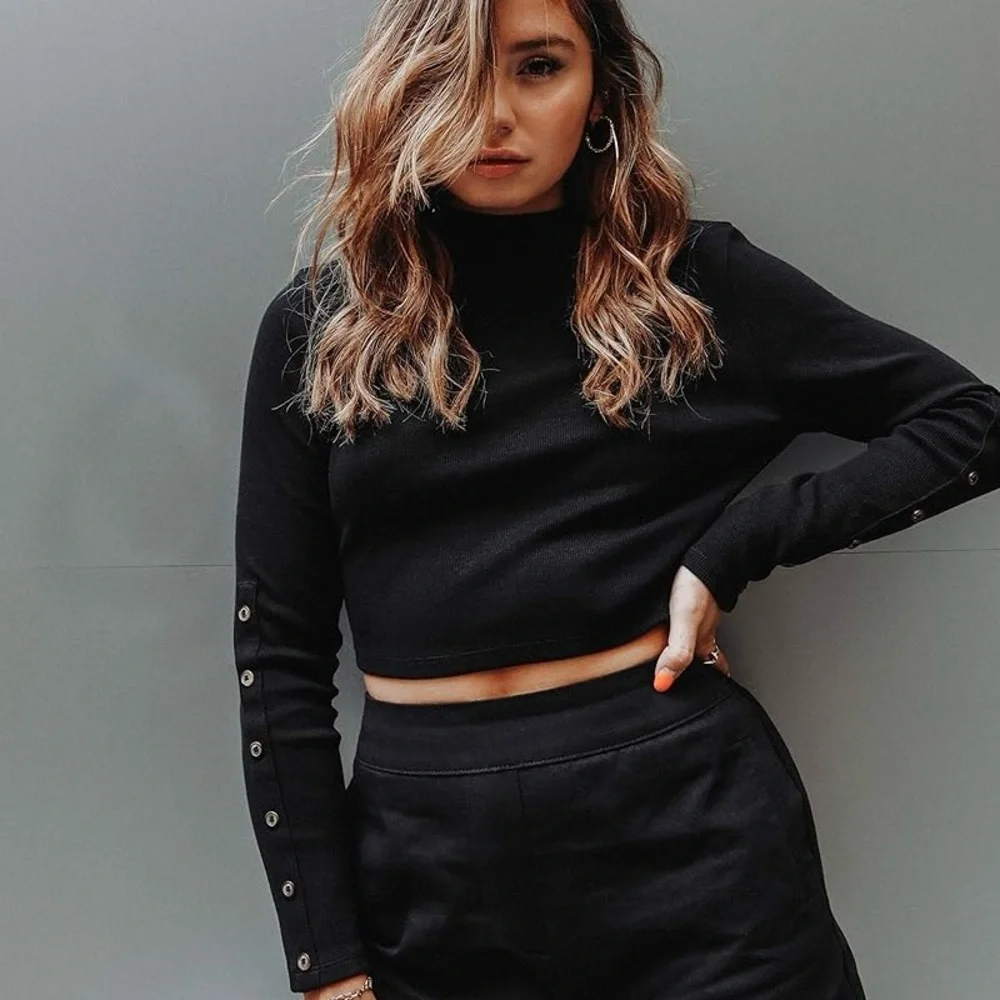 The Drop UK Milenalesecret Black Ribbed Crop Button Sleeve Top Large